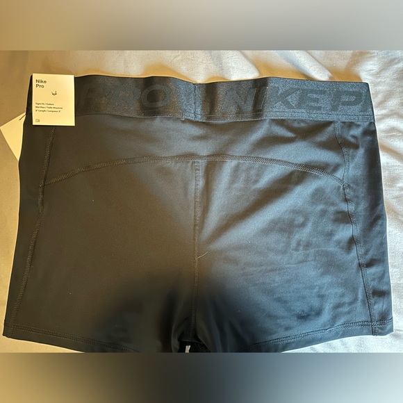 NWT Nike Pro Women's Mid-RiseShorts size XL - Picture 3 of 3